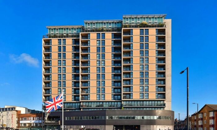 2 Bedroom Flat For Sale In Kingsway, London, N12