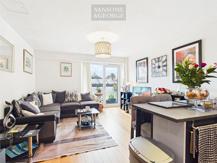 2 Bedroom Flat For Sale In Park Way, Baily Park Way, RG14