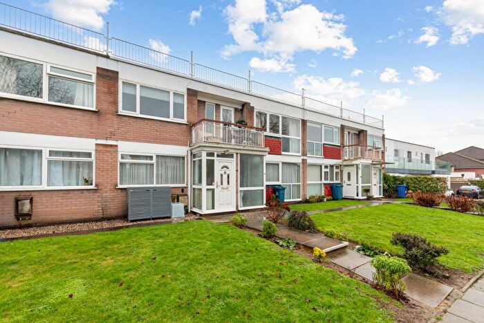 2 Bedroom Maisonette For Sale In Garden Court, Stanmore, HA7
