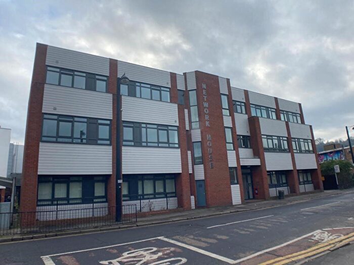 1 Bedroom Flat To Rent In Town Centre - High Wycombe, HP11