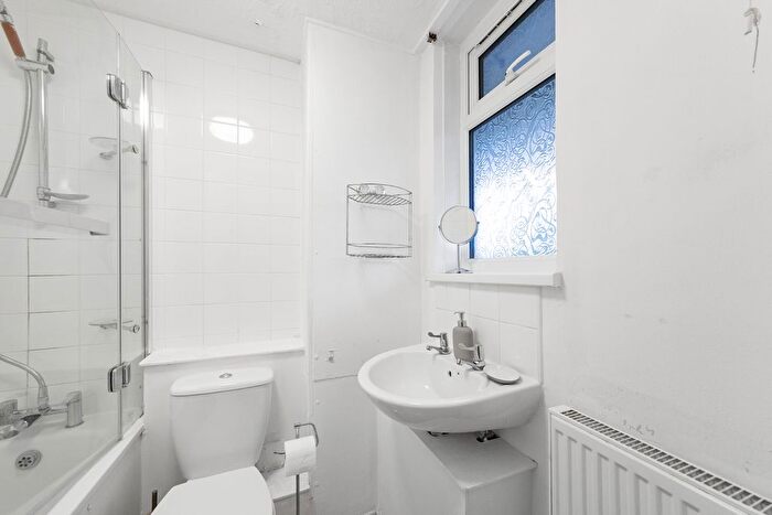 1 Bedroom Flat For Sale In Lockwood Square, London, SE16