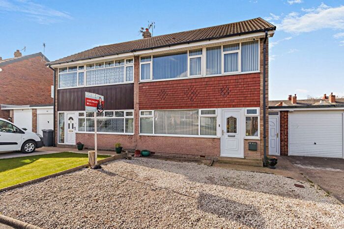 3 Bedroom Semi Detached House For Sale In Mansion Court Gardens, Doncaster, DN8