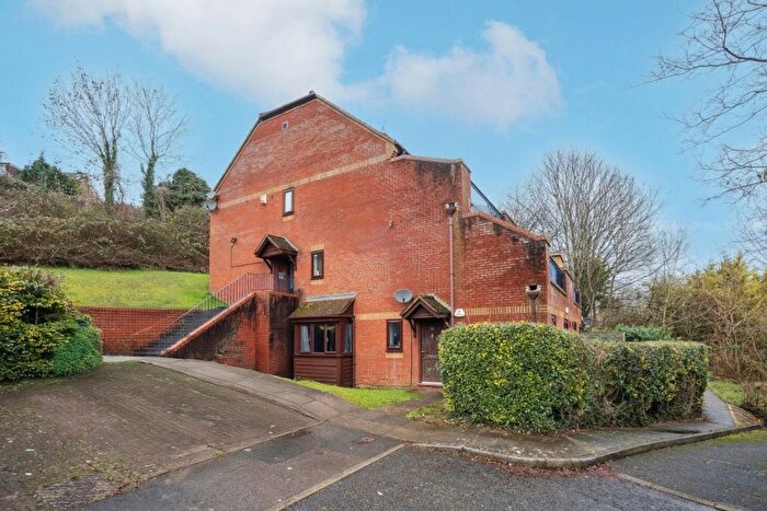 2 Bedroom Flat For Sale In Gandon Vale, High Wycombe, HP13