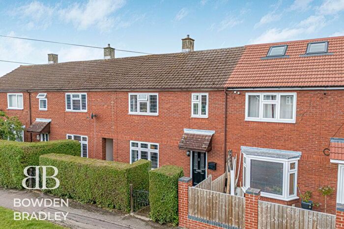 3 Bedroom Terraced House For Sale In Fallow Close, Chigwell, IG7