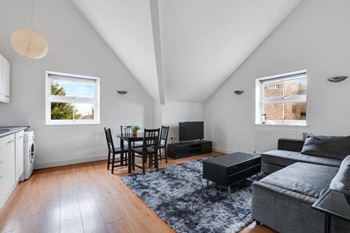 2 Bedroom Flat For Sale In Grosvenor Road, West Wickham, Kent, BR4