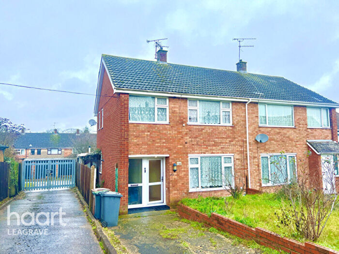 3 Bedroom Semi-Detached House For Sale In Gelding Close, Luton, LU4