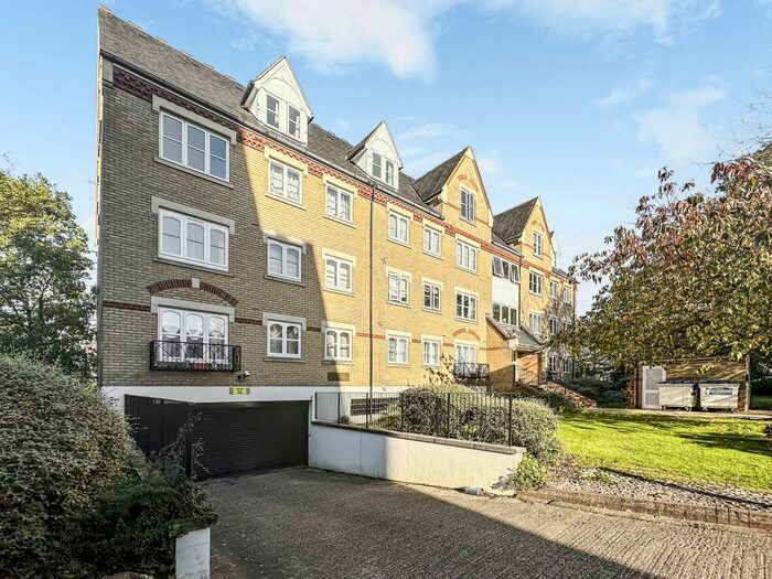 2 Bedroom Flat To Rent In Anglian Close, Watford, WD24