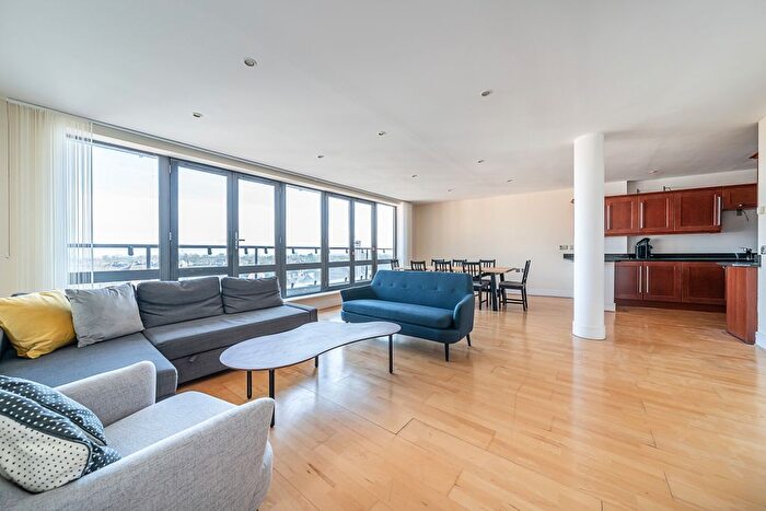 2 Bedroom Flat To Rent In High Street, London, W5