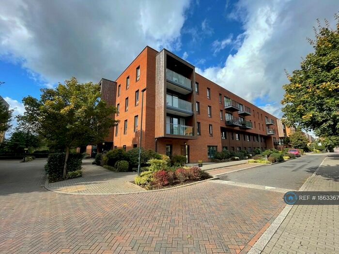 3 Bedroom Flat To Rent In Conningham Court, London, SE9