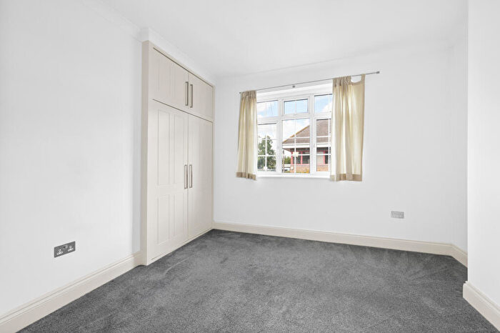 2 Bedroom Apartment For Sale In West Barnes Lane, New Malden, KT3