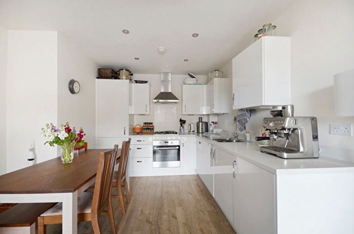 2 Bedroom Flat To Rent In Berwick Place, Trumpington, Cambridge, CB2