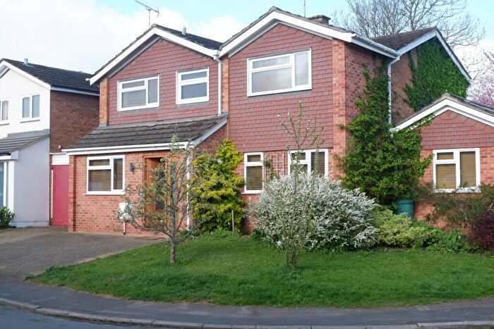 4 Bedroom Link Detached House For Sale In Elizabeth Road, Henley-On-Thames, Oxfordshire, RG9