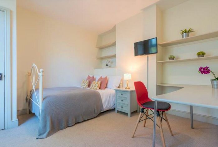 5 Bedroom House To Rent In Bradford Road, Southsea, Hampshire, PO5