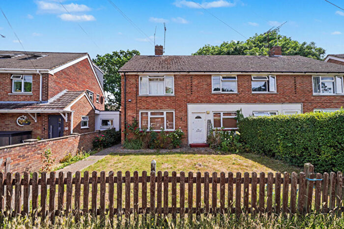 1 Bedroom Flat For Sale In Longs Way, Wokingham, Berkshire, RG40