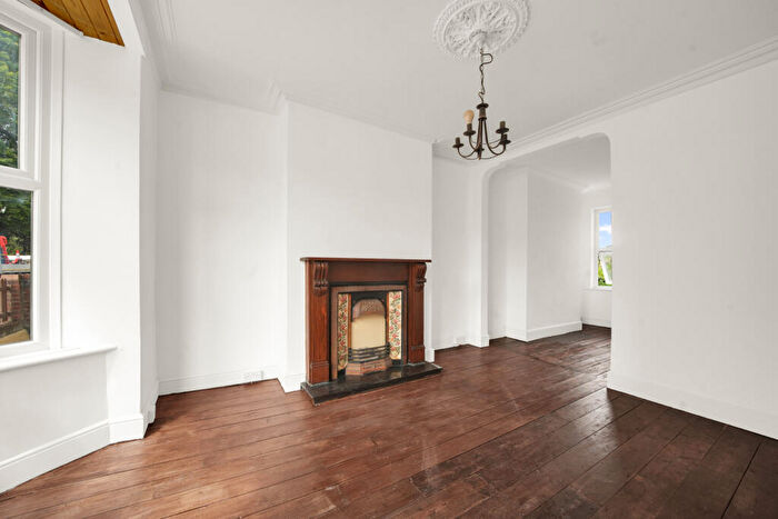 3 Bedroom Semi-Detached House For Sale In Victoria Road, Warley, Brentwood, CM14