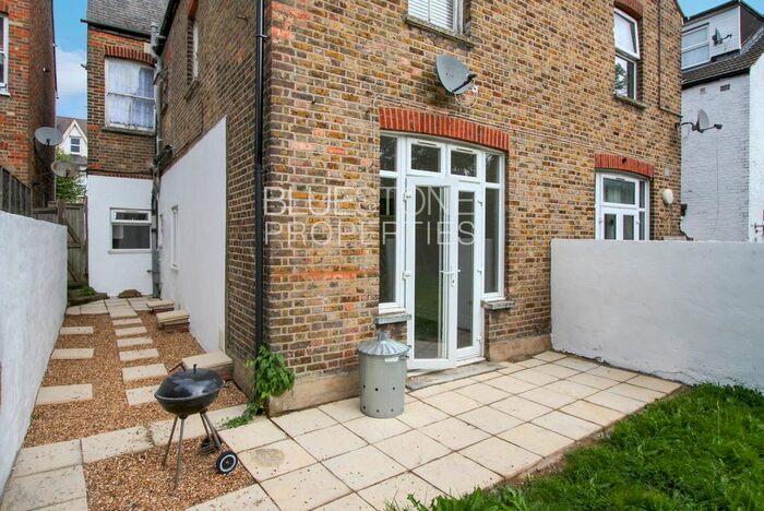 2 Bedroom Flat To Rent In Flat, Holmesdale Road, SE25