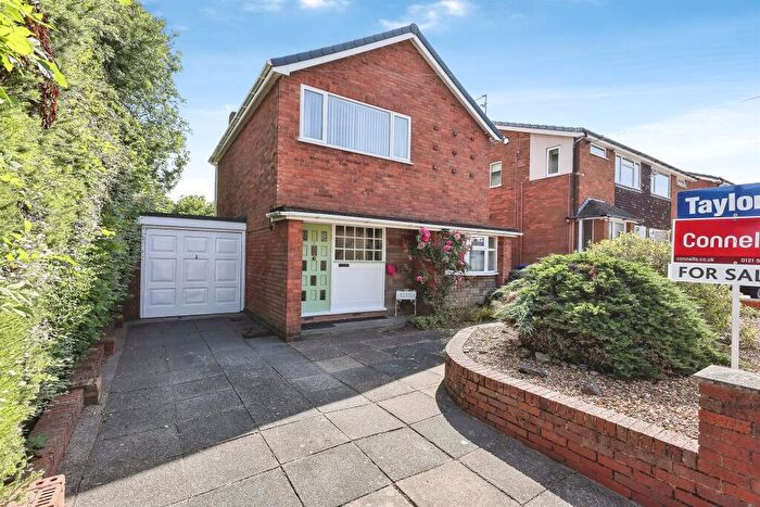 3 Bedroom Detached House For Sale In Broadstone Avenue, Halesowen, B63
