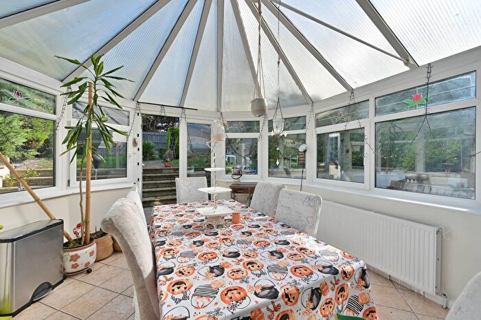 4 Bedroom Semi-detached House For Sale In Frog Grove Lane, Wood Street Village, Guildford, GU3