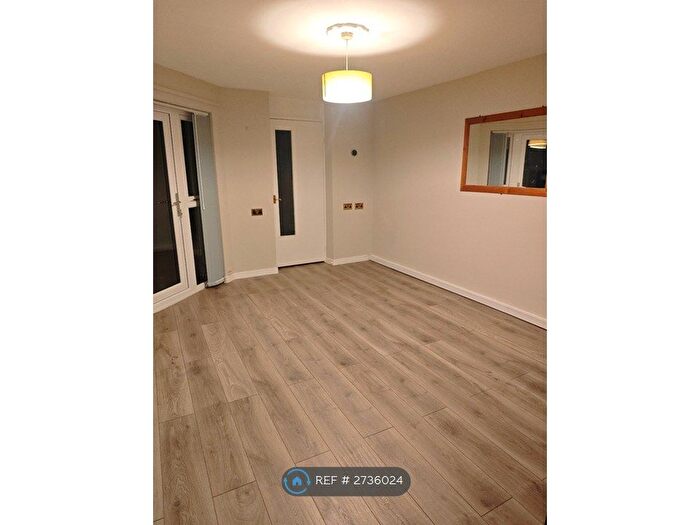 1 Bedroom Flat To Rent In Cross Road, Uxbridge, UB8