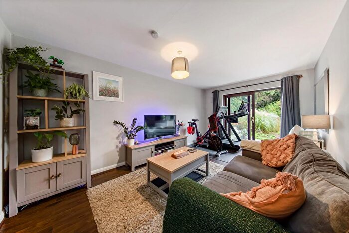 1 Bedroom Flat To Rent In Burlington Road, London, W4