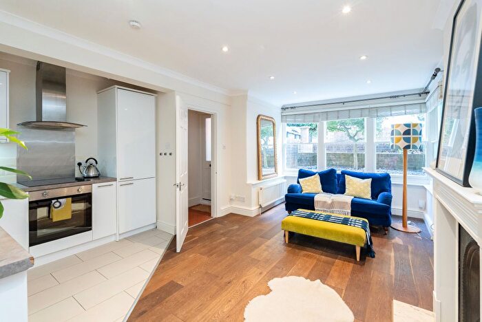 1 Bedroom Flat For Sale In Horsham Road, Dorking, RH4