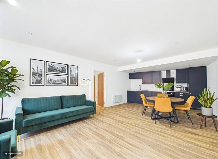 2 Bedroom Flat To Rent In Hall Street, Birmingham, West Midlands, B18