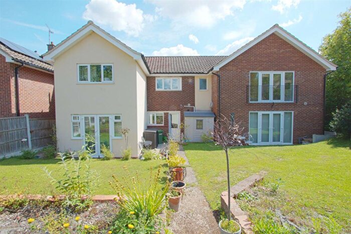 2 Bedroom Apartment To Rent In Langham Crescent, Billericay, CM12