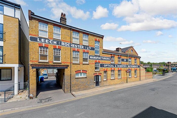 2 Bedroom Flat For Sale In High Street, Rochester, Kent, ME1