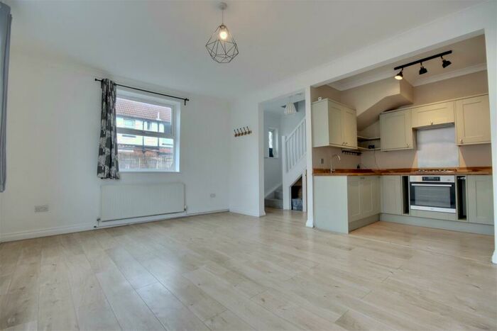 2 Bedroom End Of Terrace House For Sale In Copnor Road, Portsmouth, PO3