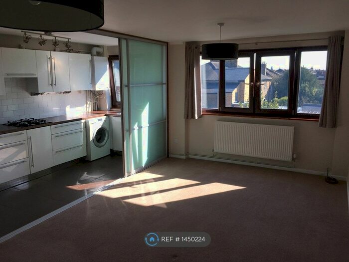 2 Bedroom Maisonette To Rent In Woburn Court, London, E18