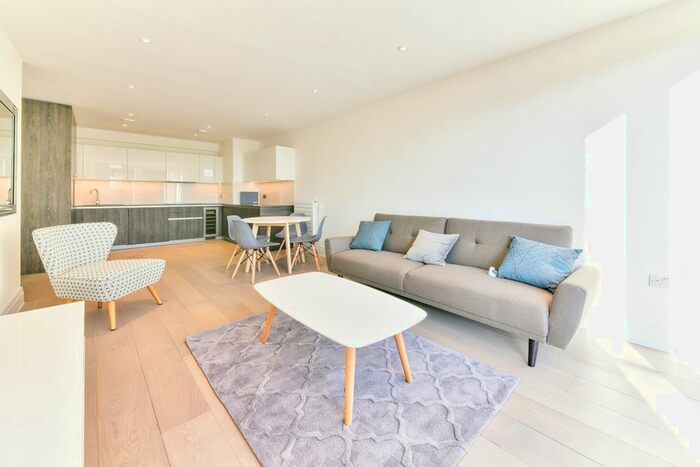 2 Bedroom Flat To Rent In Hamond Court, Queenshurst Square, Kingston, KT2