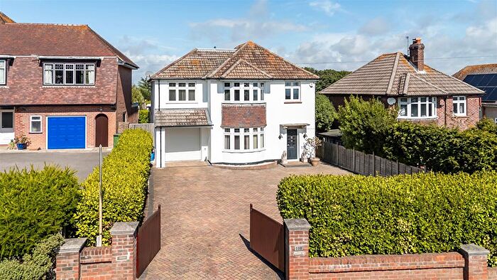 4 Bedroom Detached House For Sale In Wyke Road, Weymouth, DT4
