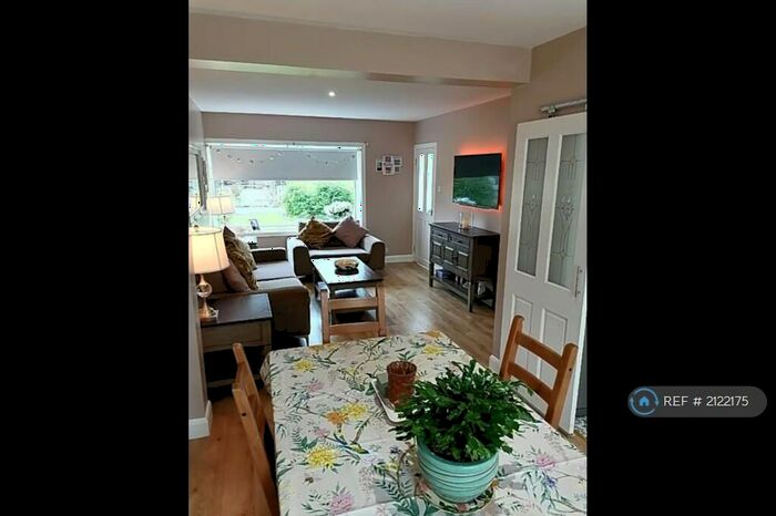 3 Bedroom End Of Terrace House To Rent In Hillend Crescent, Clarkston, Glasgow, G76