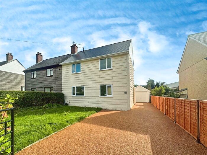 4 Bedroom Semi-Detached House To Rent In Heol Tysant, Bridgend, CF31