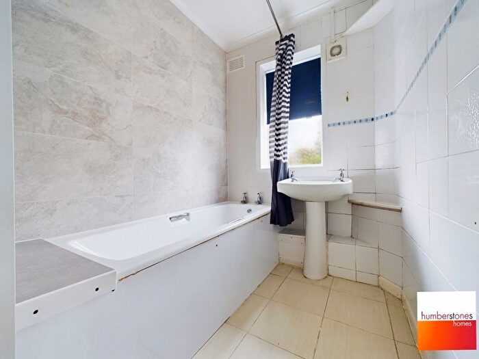 3 Bedroom Semi-Detached House For Sale In Woodhouse Road, Quinton, Birmingham, B32
