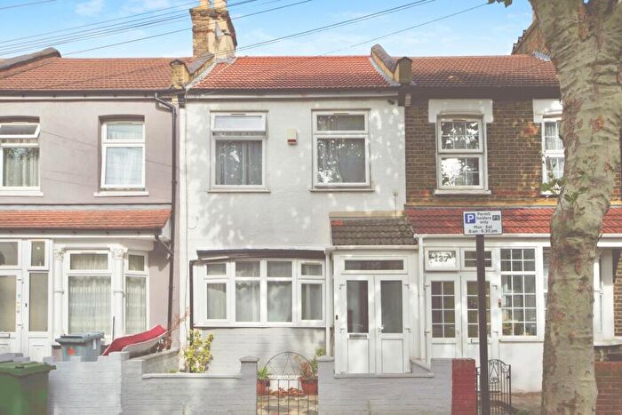 3 Bedroom Terraced House For Sale In New City Road, Plaistow, London, E13