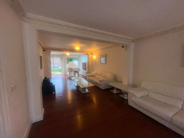 4 Bedroom Detached House To Rent In Penshurst Gardens, Edgware, HA8