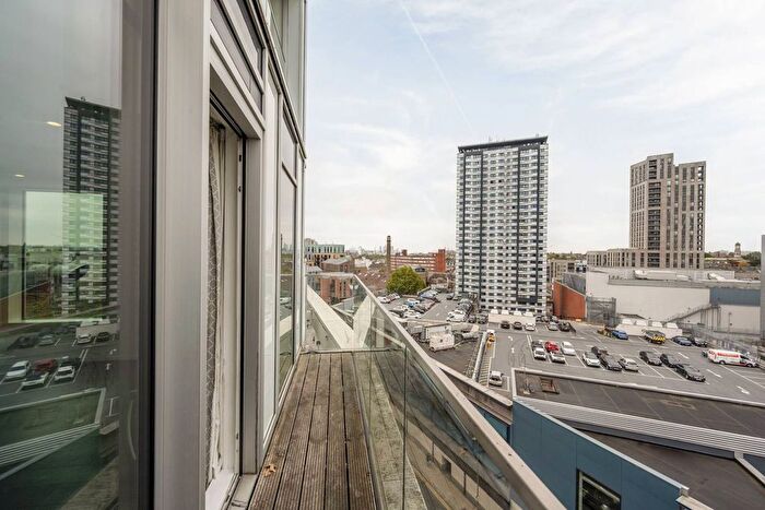 2 Bedroom Flat To Rent In Buckhold Road, Wandsworth, London, SW18
