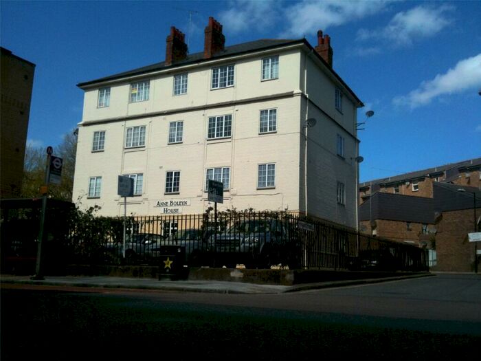 3 Bedroom Apartment To Rent In Anne Boleyn House, Prusom Street, E1W