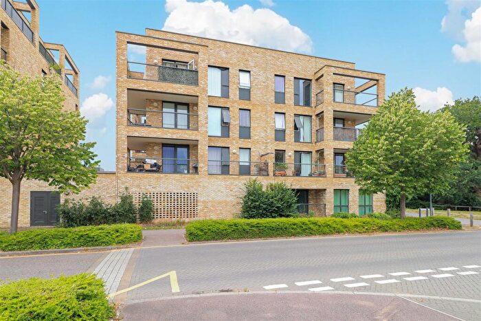 2 Bedroom Apartment For Sale In Woodpecker Way, Trumpington, Cambridge, CB2