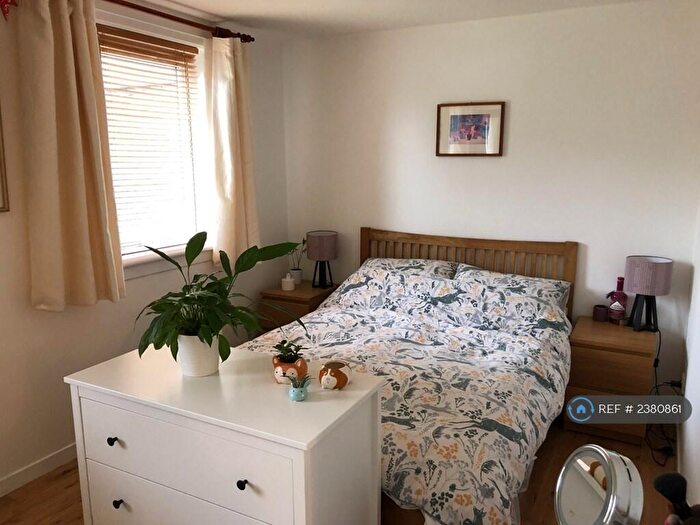 1 Bedroom Flat To Rent In Stuart Crescent, Edinburgh, EH12