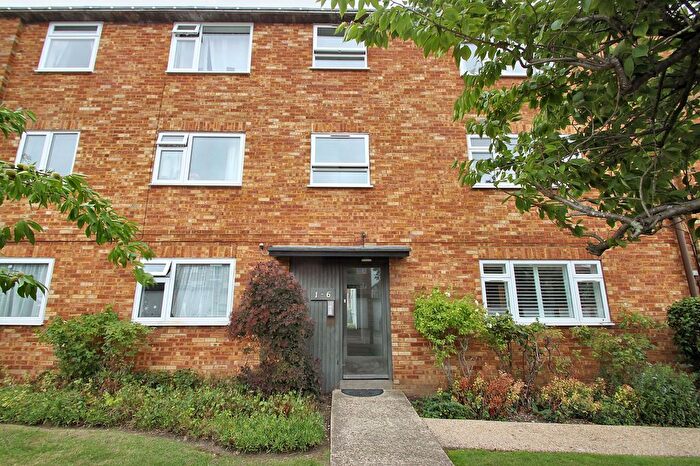 3 Bedroom Flat To Rent In Snakes Lane, Woodford Green, IG8