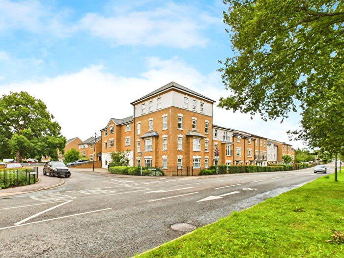 2 Bedroom Flat For Sale In Parsonage Road, Horsham, RH12