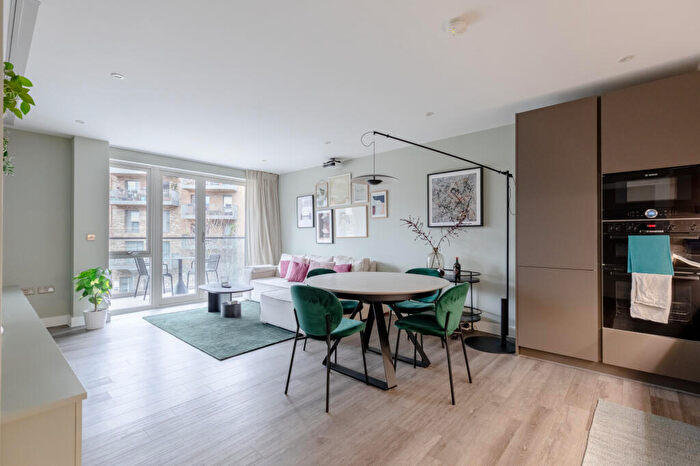 2 Bedroom Apartment To Rent In New North Road, London, ., N1