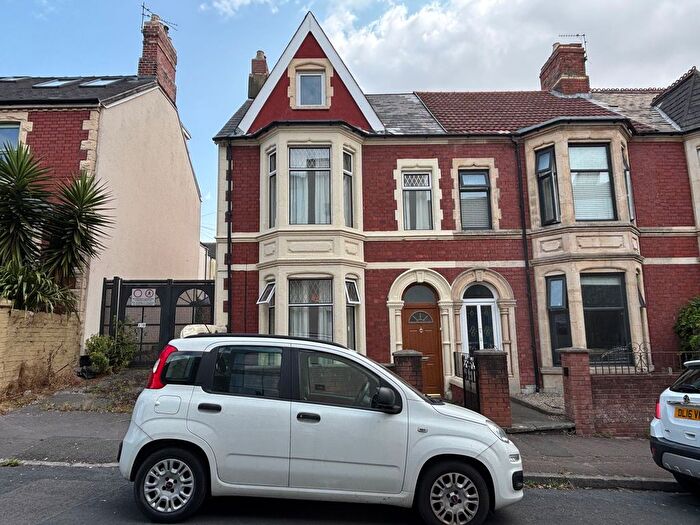 4 Bedroom Semi-Detached House For Sale In Station Street, Barry, CF63