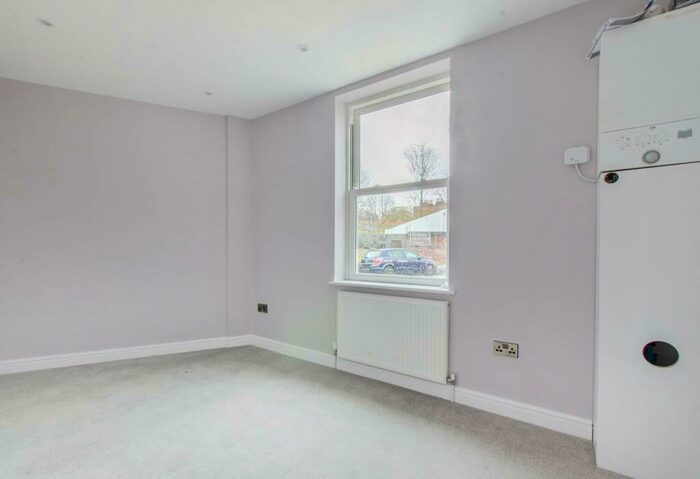 1 Bedroom Flat To Rent In Queens Road, Peckham, London, SE15