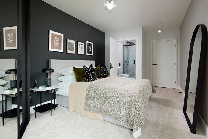 3 Bedroom Flat For Sale In Silver Road, Lewisham, SE13