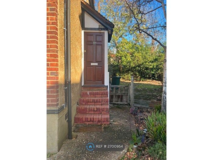 2 Bedroom Flat To Rent In Valley Close, Pinner, HA5