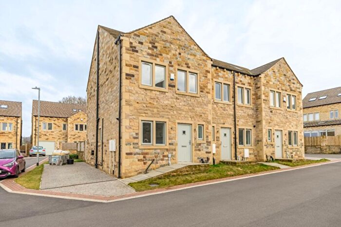 3 Bedroom End Of Terrace House For Sale In Tinker Croft, Lepton, Huddersfield, HD8