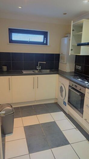 2 Bedroom Flat To Rent In Veronique Gardens, Ilford, IG6